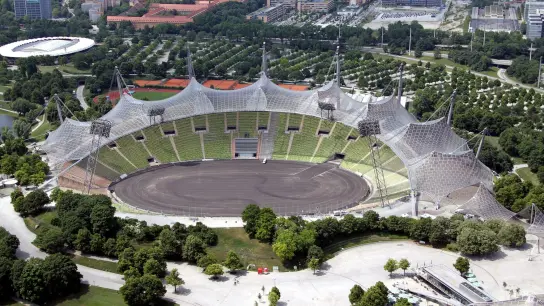 Anlässlich des 50-jährigen Jubiläums findet am 23. Oktober ein Freundschaftsspiel im Olympiastadion statt. (Foto: Arne Meyer/dpa)