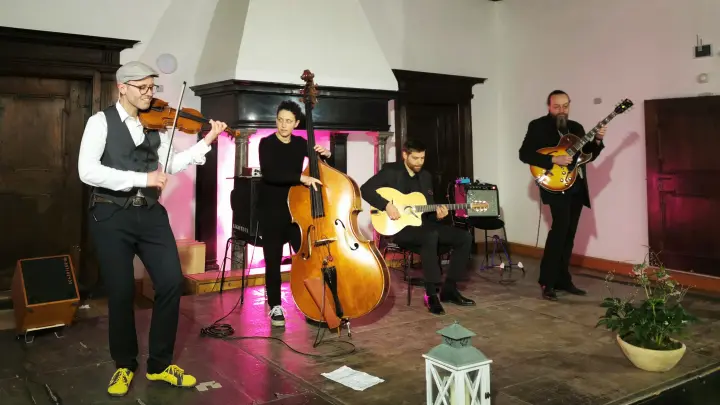 Mitreißend und versiert: Das Würzburger Quartett Inswingtief begeisterte beim Auftakt der Schwarzenberger Schlosskonzerte. (Foto: Gabriele Grassl)