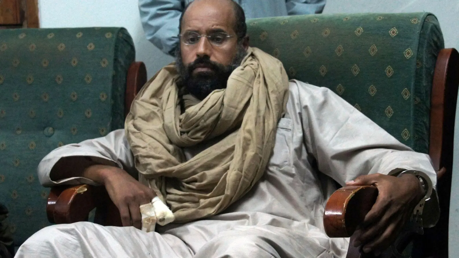 Saif al-Islam war 2021 nach langer Abwesenheit wieder in Libyen aufgetaucht. (Archivbild) (Foto: Ammar El-Darwish/AP/dpa)