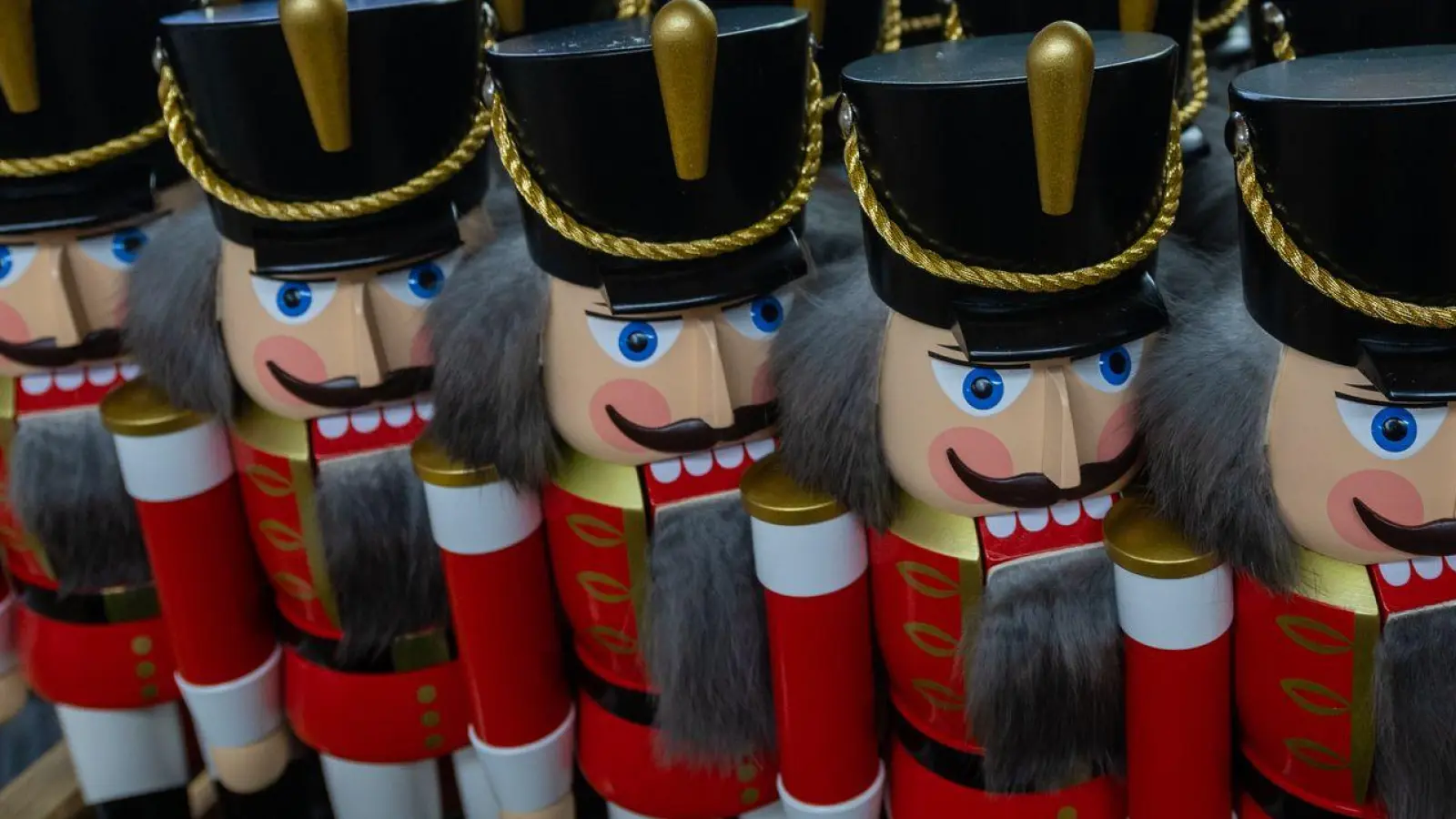 Der Bundesgerichtshof stärkt den Schutz von Nussknackern aus dem Erzgebirge. (Symbolbild) (Foto: Hendrik Schmidt/dpa-Zentralbild/dpa)