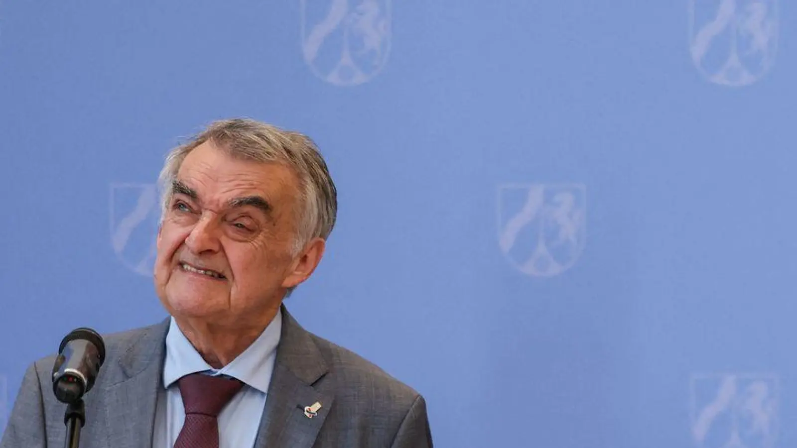 NRW-Justizminister Benjamin Limbach (Grüne) berichtete von geduldiger Detailarbeit, mit der die deutschen Ermittler dem russischen Hacker auf die Schliche gekommen seien. (Foto: Christoph Reichwein/dpa)