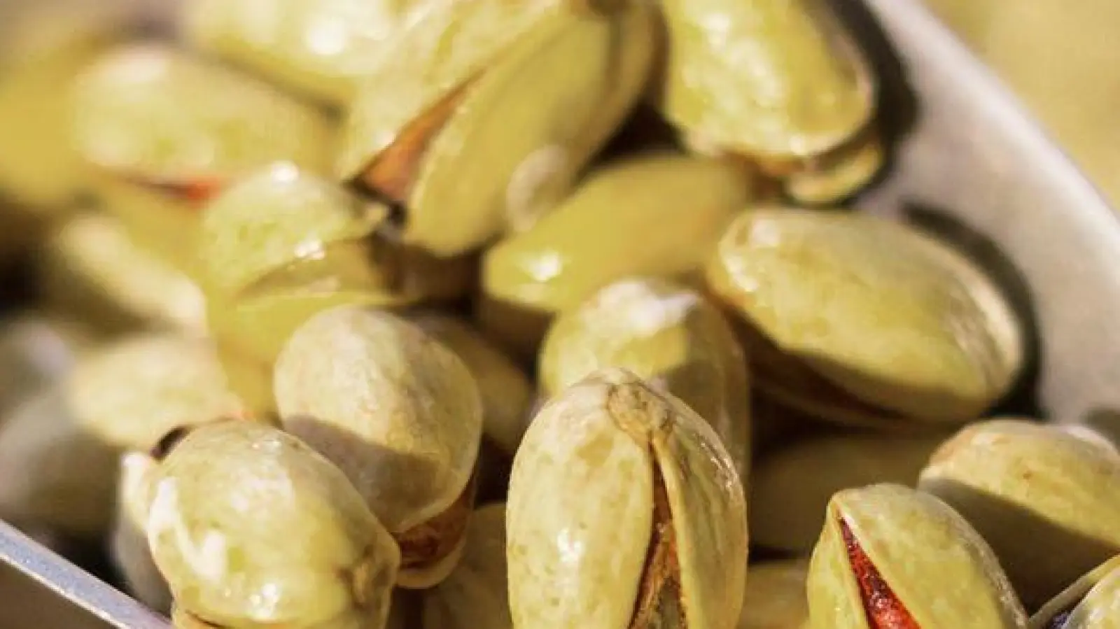 Zwei Diebe im Landkreis Neustadt/Aisch-Bad Windsheim haben es vor allem auf Pistazien abgesehen. (Symbolbild: Christian Charisius/dpa/dpa-tmn)