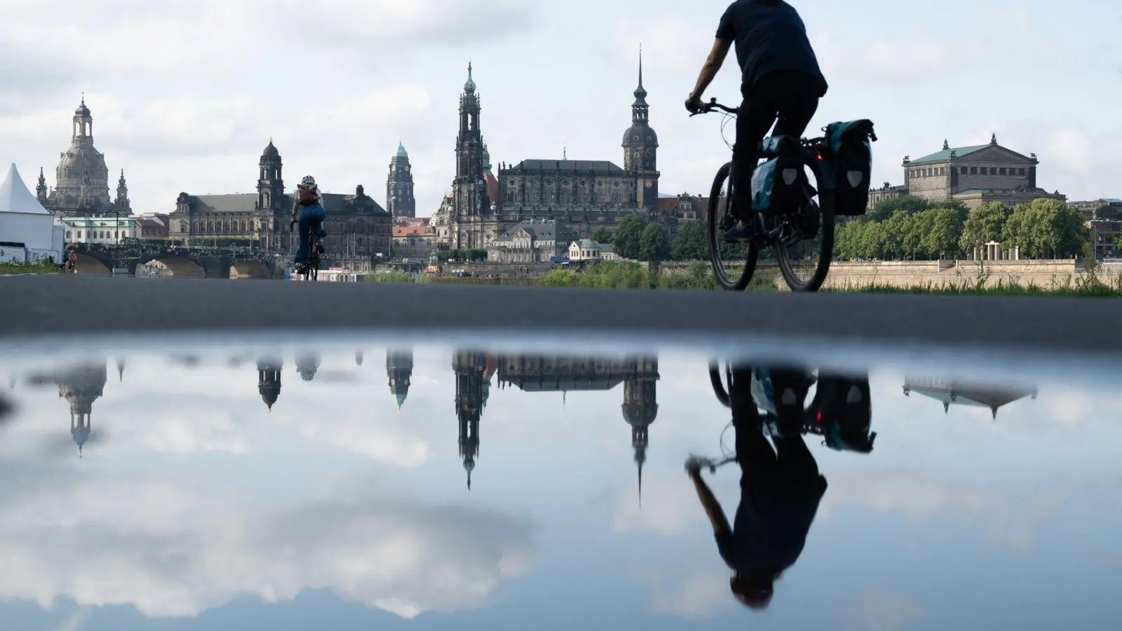 Auch in den kommenden Tagen wird es in Deutschland immer mal wieder nass.  (Foto: Sebastian Kahnert/dpa)