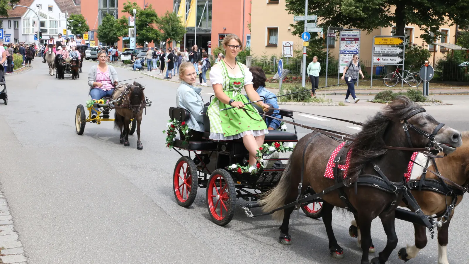 Einer der Höhepunkte an diesem Festwochenende: der große Kirchweihumzug.  (Foto: Alexander Biernoth)
