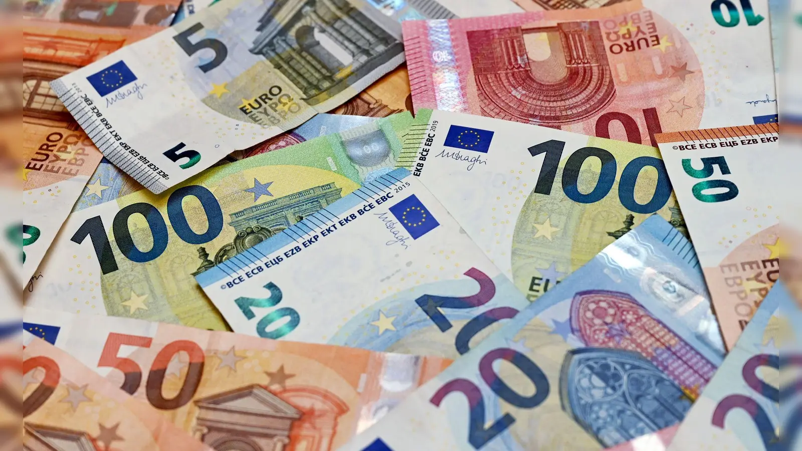 Staatsbedienstete haben der Auswertung zufolge Vorteile bei der Kreditaufnahme. (Symbolbild) (Foto: Patrick Pleul/dpa-Zentralbild/dpa)