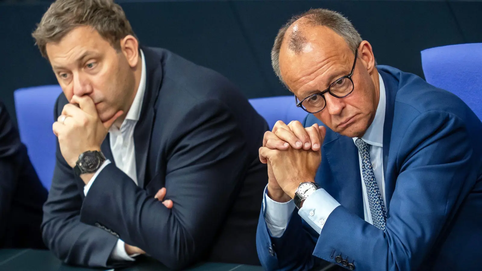 Für die Spitzen der schwarz-roten Koalition ist die Vertagung eine Schlappe. (Foto: Michael Kappeler/dpa)