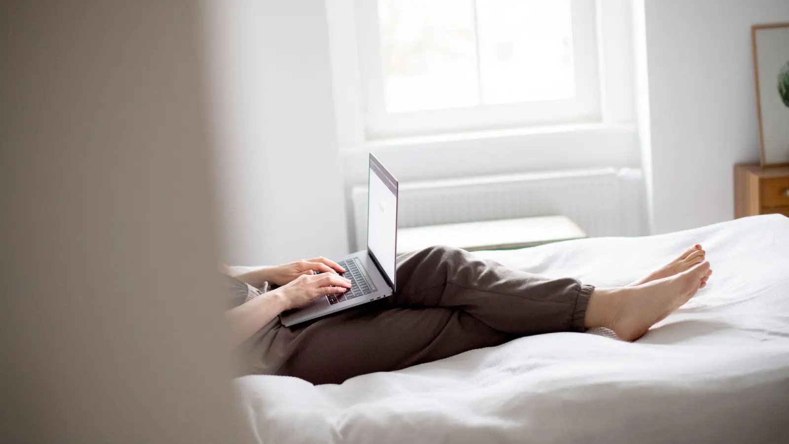 Immer mehr Behördendienste wie Adressänderung oder Führungszeugnis sind mittlerweile bequem online verfügbar: Der Antrag sollte direkt bei der zuständigen Behörde gestellt werden. (Foto: Zacharie Scheurer/dpa-tmn)