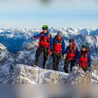 Schneesturm, Gletscherspalten, Felswände: Die ARD-Bergwacht-Doku zeigt packende Einsätze. (Foto: BR/Timeline Production/Bayerischer Rundfunk/dpa)