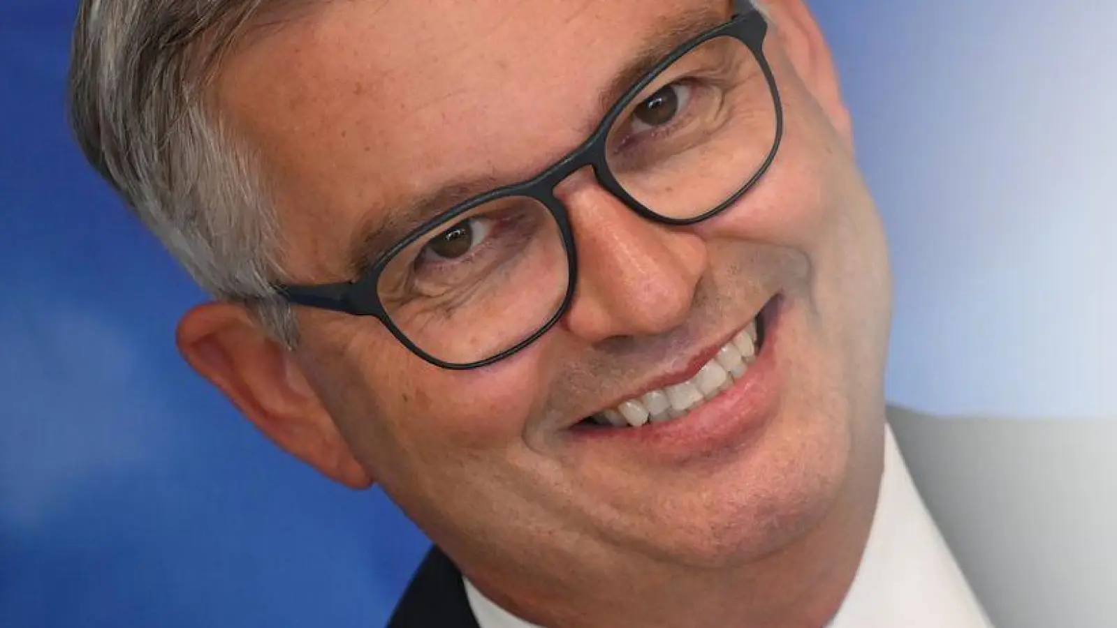 Für EU-Migrationskommissar Magnus Brunner ist der Zeitpunkt für ein Ende der Grenzkontrollen innerhalb der EU gekommen.  (Foto: Michael Brandt/dpa-ENR-Pool /dpa)