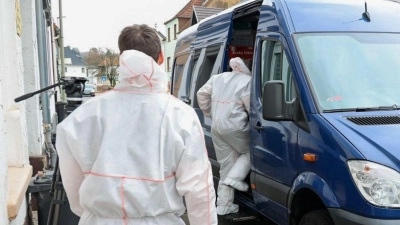 Die Spurensicherung der Polizei ist im&nbsp;Einsatz. (Foto: Brandon Lee Posse/dpa)