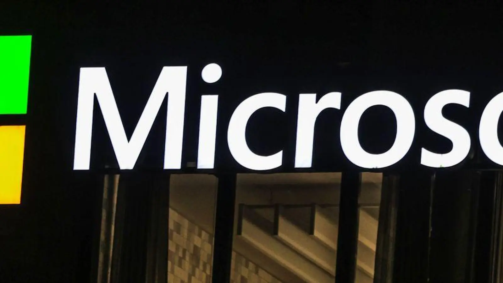 Der Softwarekonzern Microsoft ist einer der führenden Anbieter von KI-Systemen weltweit. (Foto: Oliver Berg/dpa)