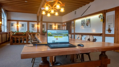 Wer künftig am Wilhelmsdorfer Ratstisch sitzen wird, bestimmten die Wählerinnen und Wähler am Kommunalwahlsonntag. (Foto: Mirko Fryska)