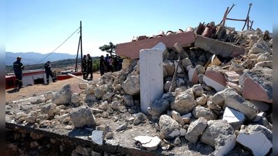 Eine zerstörte griechisch-orthodoxe Kirche nach dem Erdbeben im September 2021 im Süden der Insel Kreta. (Foto: Harry Nakos/AP/dpa)