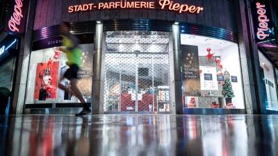 Ein Foto aus schlechten Zeiten: Dezember 2020, wegen eines Corona-Lockdowns blieb auch dieser Pieper-Shop zeitweise geschlossen. Die Shops sind längst wieder geöffnet und bleiben es auch, trotz Insolvenzverfahrens. (Foto: Fabian Strauch/dpa)
