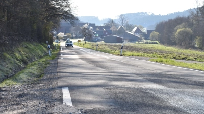 Die Staatsstraße durch den Schwarzbachgrund – hier westlich von Burghöchstadt – ist ein Dauerthema für Politik und Straßenbaubehörde. (Foto: Andreas Reum)