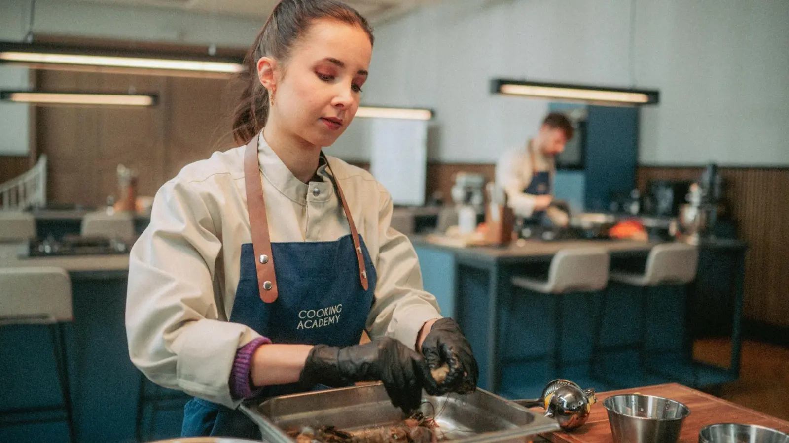 Mit „Die Cooking Academy“ versucht der Privatsender ab Montag einen Neuanfang - und tischt sein Vorabend-Rezept gleich mehrfach auf. (Foto: Julia Feldhagen/ProSieben/dpa)