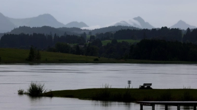 Auch Donnerstag und Freitag soll es weiter regnen. (Archivbild) (Foto: Karl-Josef Hildenbrand/dpa)