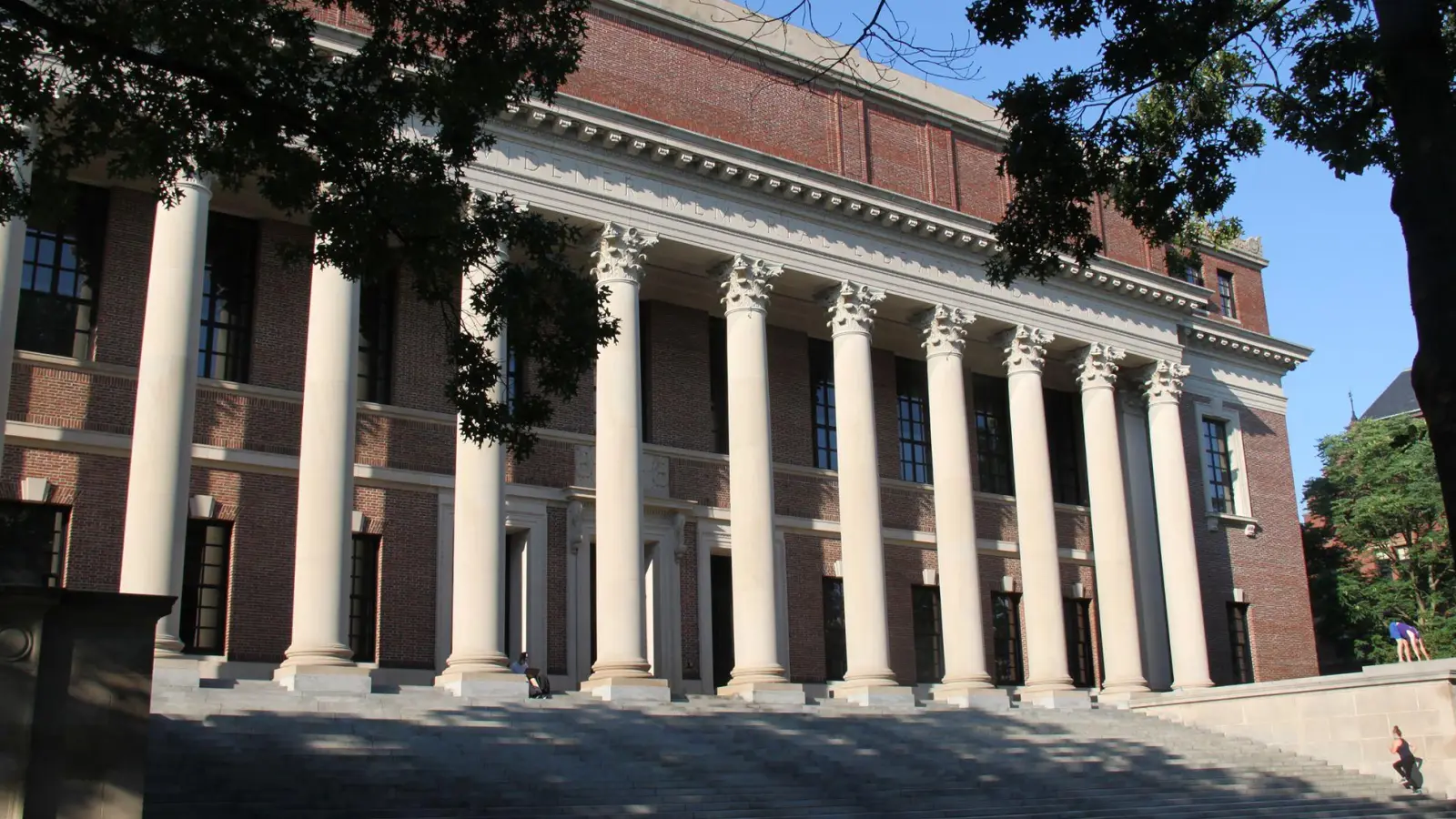 Der Rechtsstreit zwischen Harvard und der US-Regierung geht weiter - vorerst kann die Uni jedoch aufatmen. (Archivbild) (Foto: --/Xinhua/dpa)