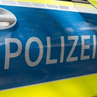 Die Polizei vernahm den 43-Jährigen: Er gab zu, illegal Schusswaffen zu besitzen. Jetzt muss er sich vor Gericht verantworten. (Symbolbild) (Foto: Daniel Vogl/dpa)