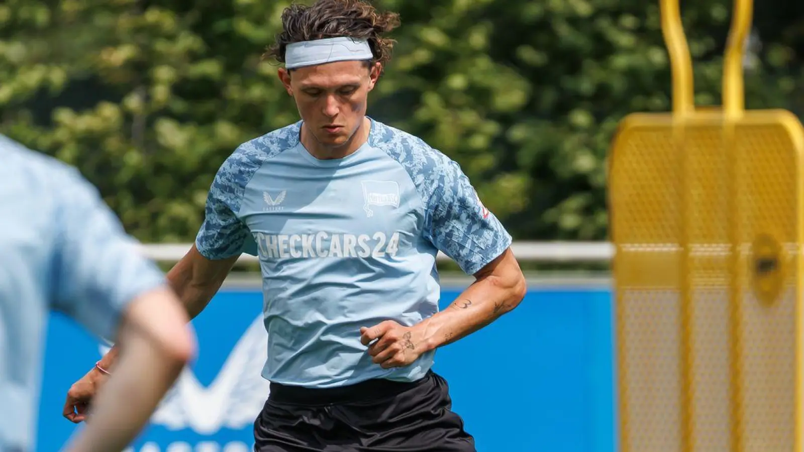 Neu-Kapitän Fabian Reese will mit Hertha BSC zurück in die Bundesliga.  (Foto: Andreas Gora/dpa)