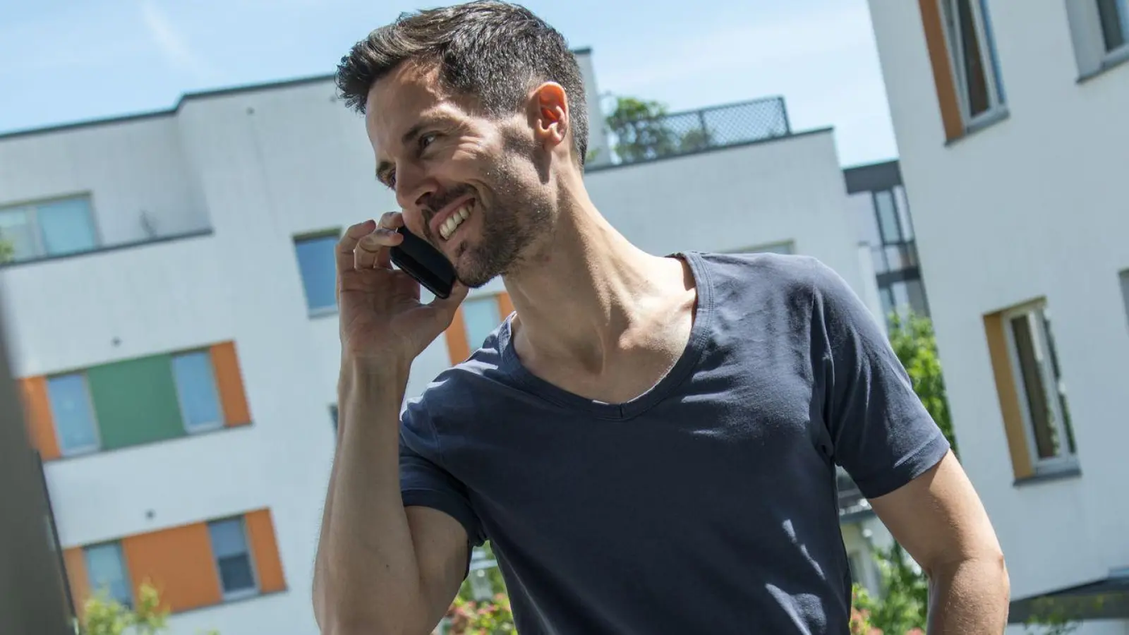 Eine Marktanalyse zeigt, dass sich mehr als jeder dritte Handytarif nach 24 Monaten verteuert.  (Foto: Christin Klose/dpa-tmn)