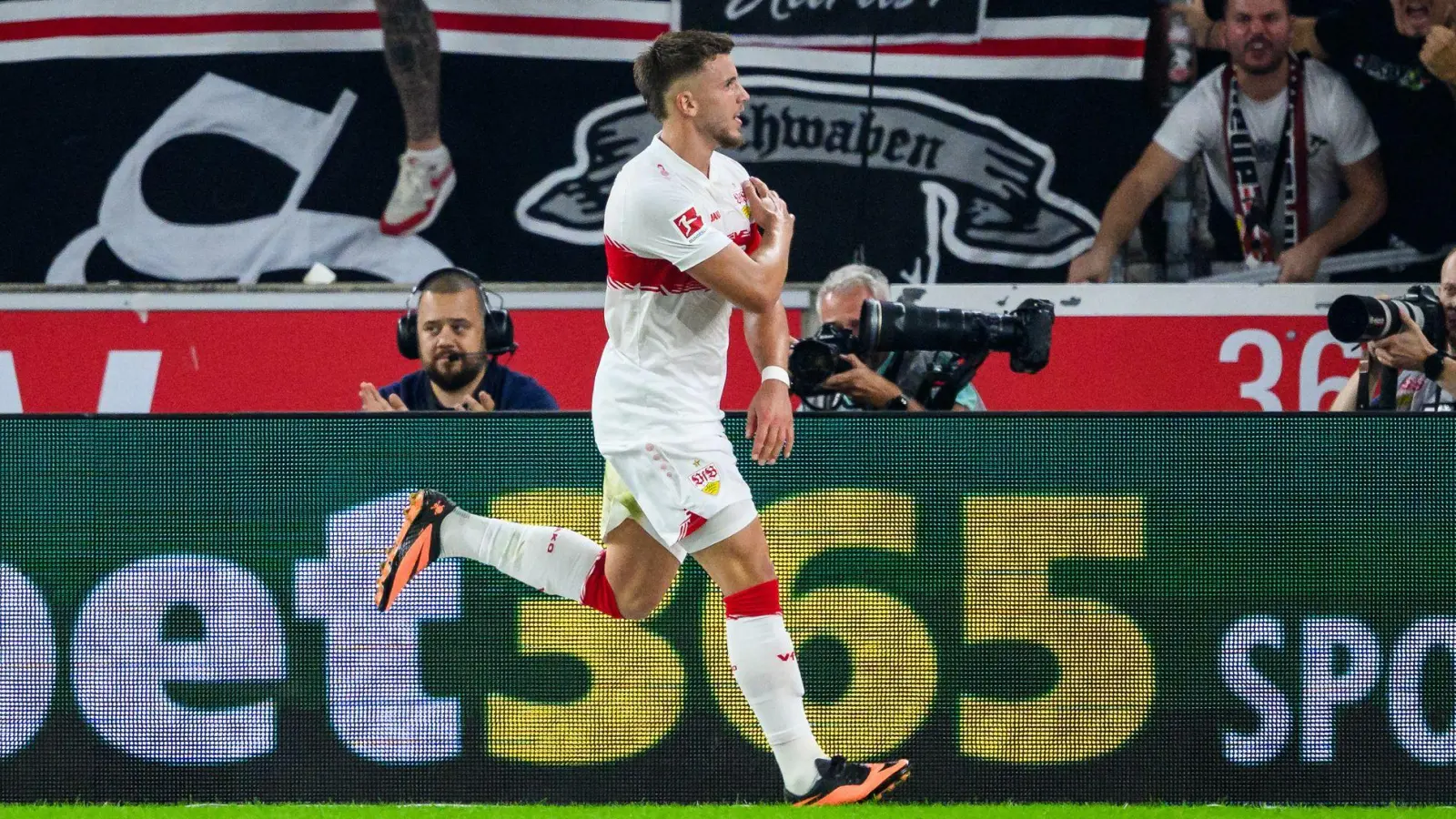 Ermedin Demirovic lässt Stuttgart jubeln. (Foto: Tom Weller/dpa)