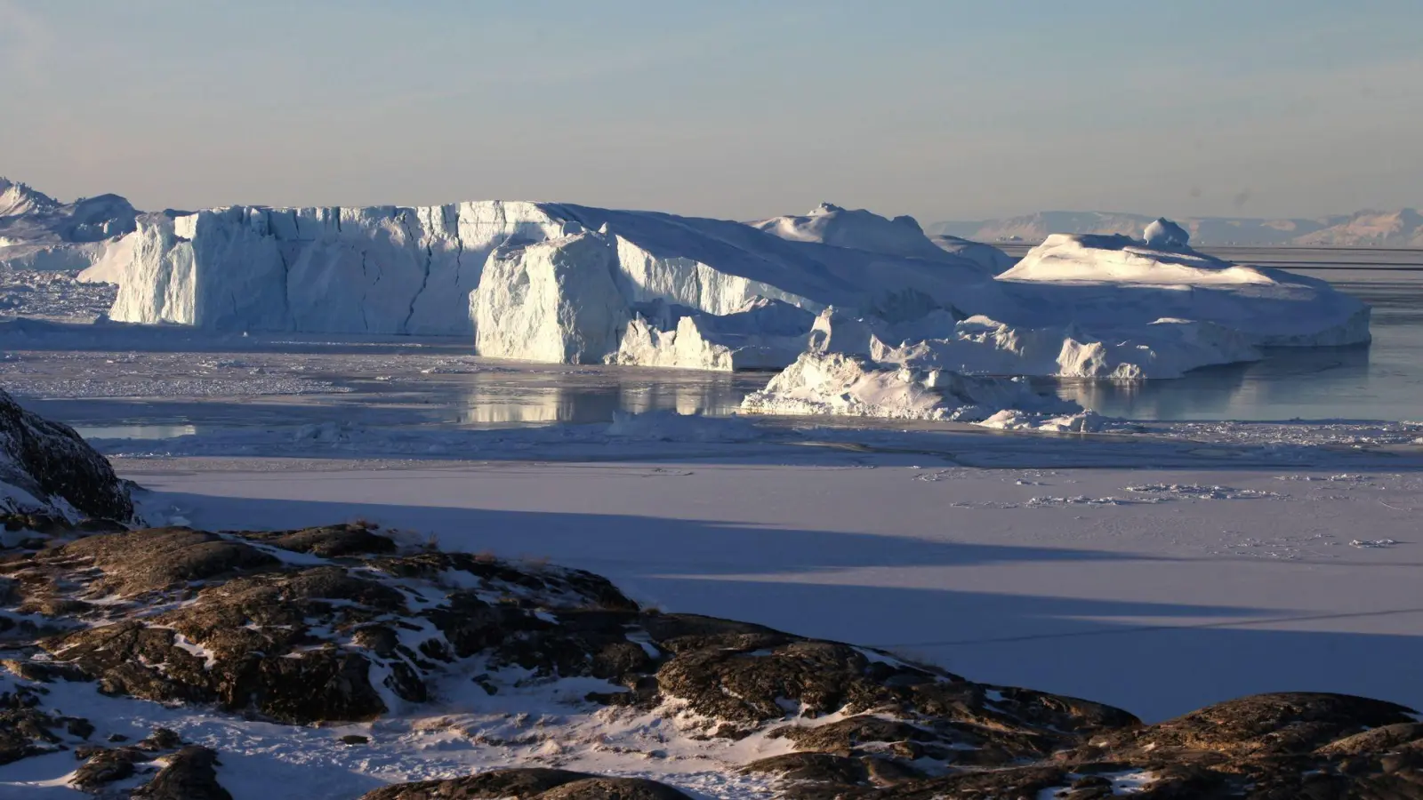 Trump bringt zwei Länder in der Grönland-Debatte ins Spiel (Archivbild)  (Foto: Steffen Trumpf/dpa)