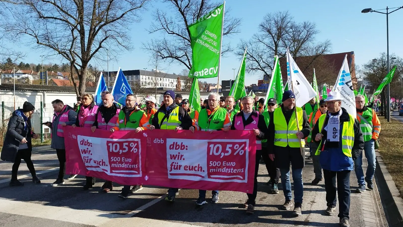 Ein Demonstrationszug des Bayerischen Beamtenbundes zog über die Residenzstraße. (Foto: Robert Maurer)