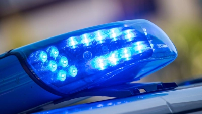 Der mutmaßliche Täter ließ sich nach Eintreffen der Polizei widerstandslos festnehmen. (Symbolbild)  (Foto: Lino Mirgeler/dpa)