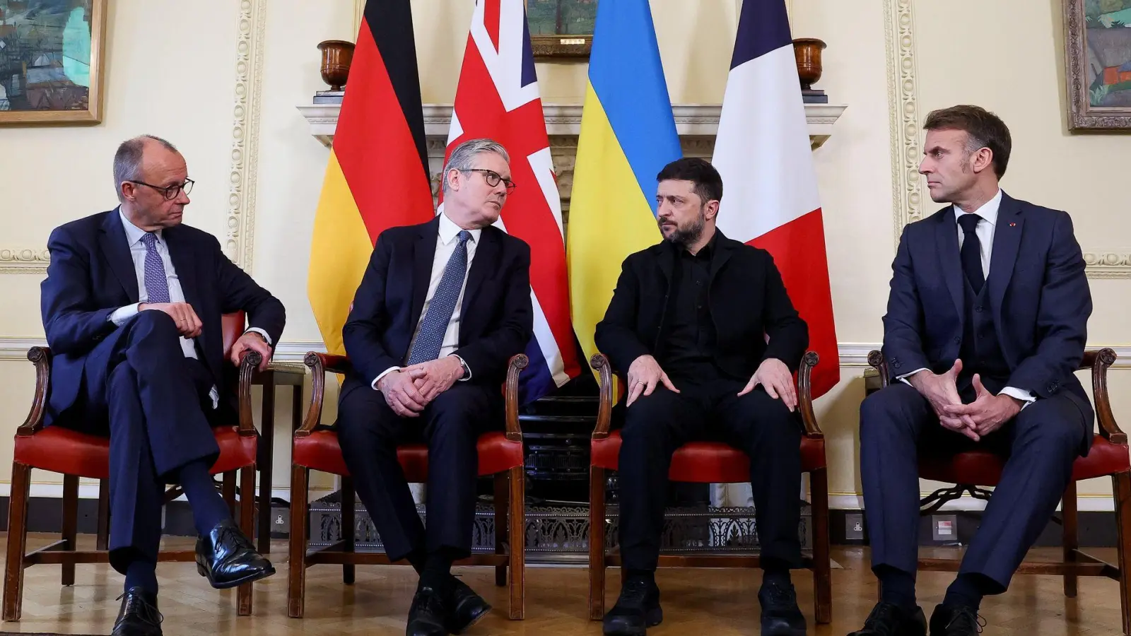 Die E3-Gruppe war bereits im vergangenen Jahr über Gespräche mit den USA und der Ukraine an den Bemühungen um ein Ende des Krieges beteiligt. (Archivbild) (Foto: Toby Melville/Pool Reuters/AP/dpa)