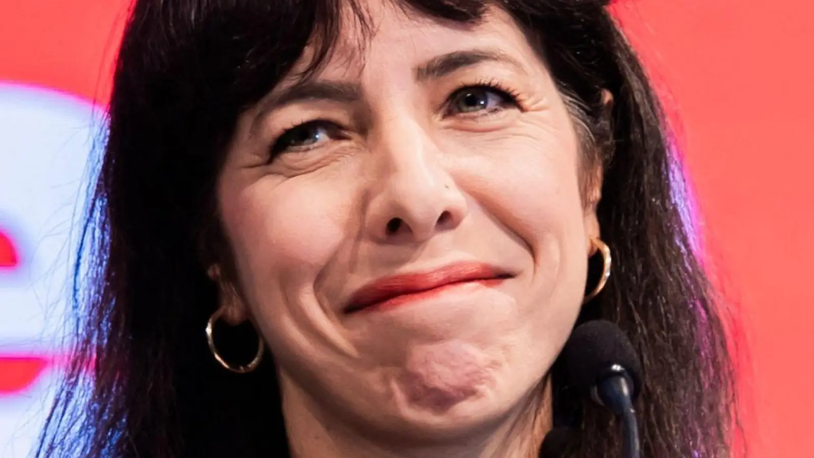 Die Berliner Linke-Politikerin Elif Eralp will Regierende Bürgermeisterin werden.  (Foto: Christoph Soeder/dpa)