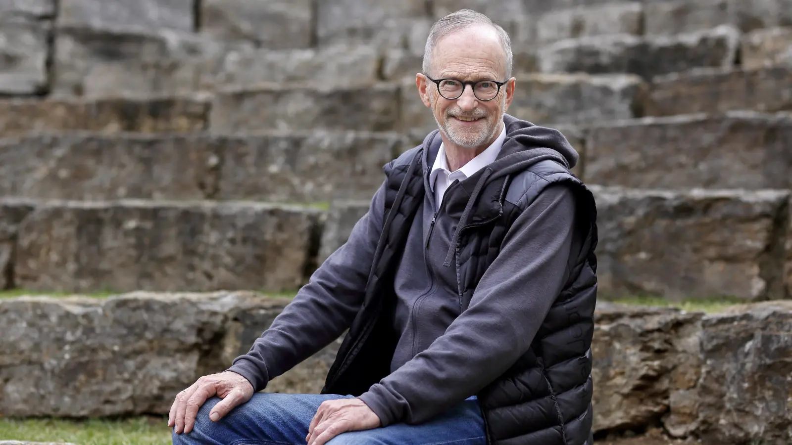Inszeniert „Julia und Romeo” im Nixel-Garten: Johannes Kaetzler, Intendant der Kreuzgangspiele. (Foto: Thomas Wirth)