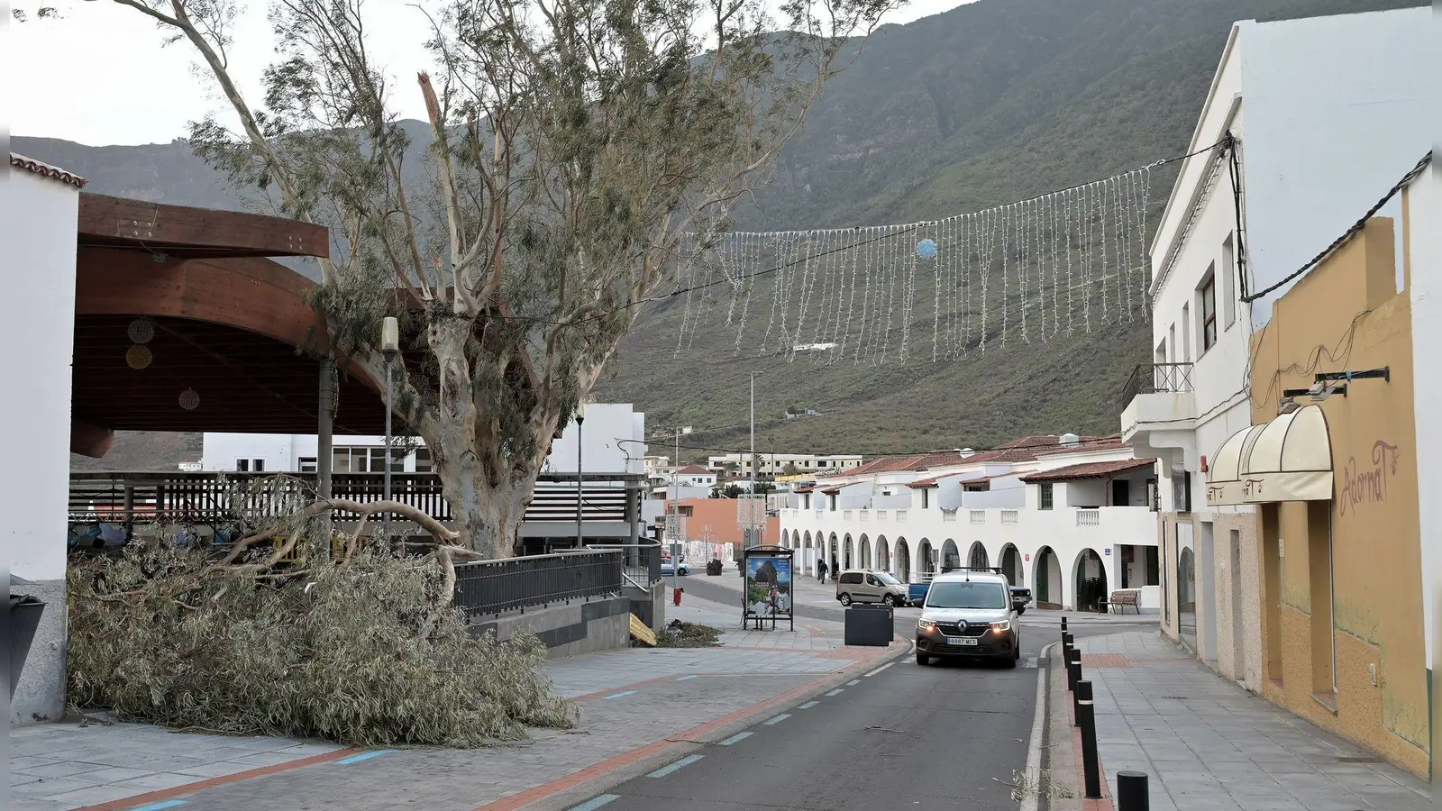 Für die Kanarischen Inseln gilt eine Sturmwarnung. „Therese“ zieht von West nach Ost über die Inseln vor der Westküste Afrikas hinweg und könnte mit Starkregen und Orkanböen für Überschwemmungen und Schäden an Gebäuden sorgen. (Archivfoto) (Foto: Europa Press Canarias/EUROPA PRESS/dpa)