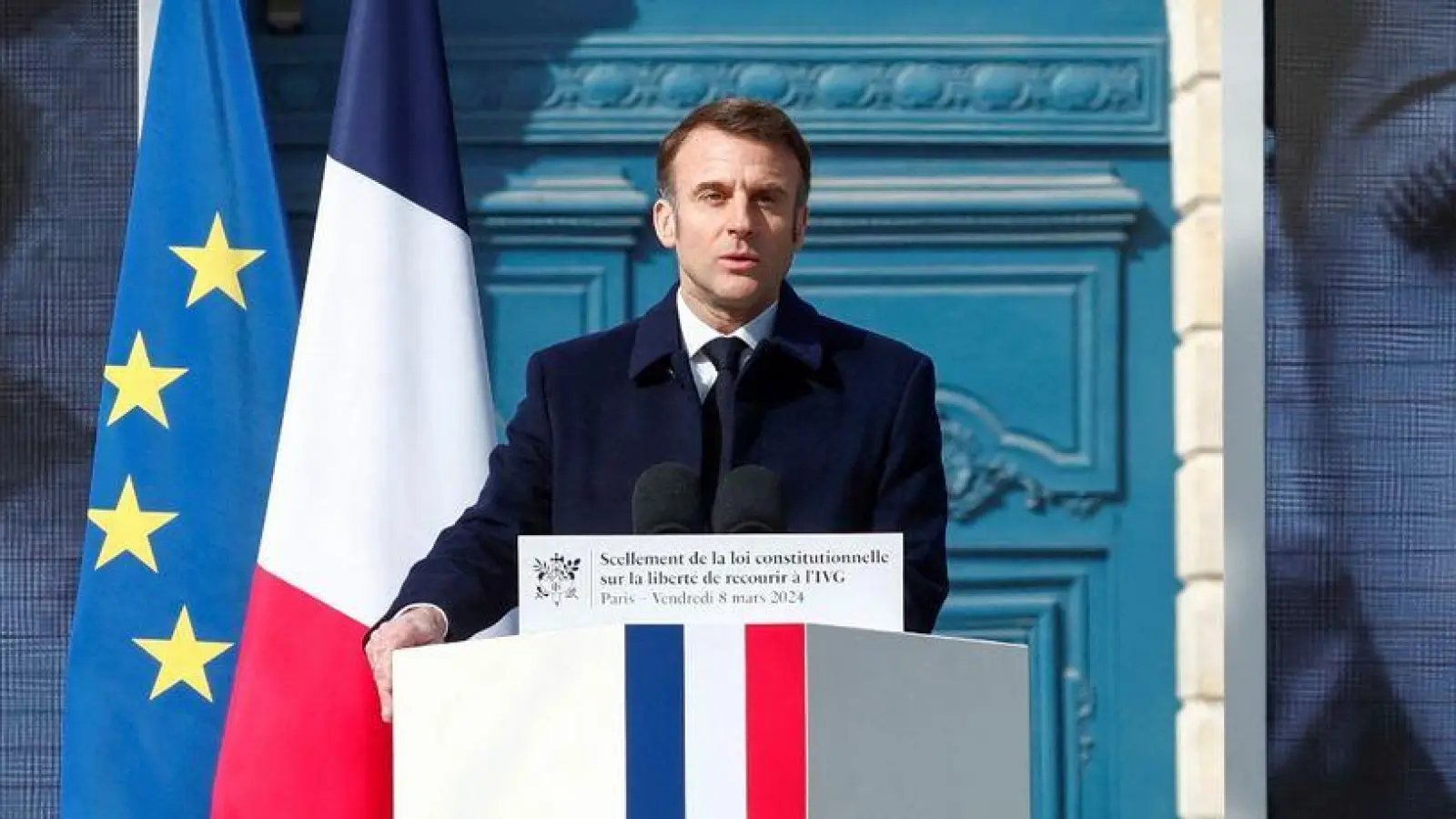 Emmanuel Macron während seiner Rede zur Verankerung des Rechts auf Abtreibung in der französischen Verfassung in Paris. (Foto: Gonzalo Fuentes/Reuters/AP/dpa)