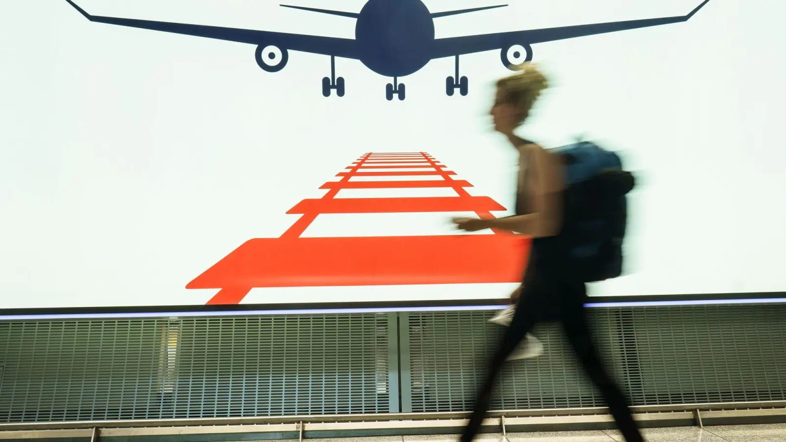 Am Frankfurter Flughafen arbeiten Bahn und Airlines auch zusammen. (Symbolbild) (Foto: Frank Rumpenhorst/dpa)