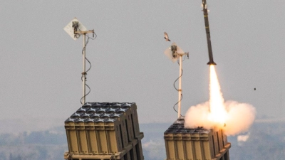 Das Iron-Dome-Raketenabwehrsystem feuert eine Abfangrakete ab. (Foto: Ilia Yefimovich/dpa)