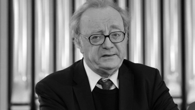 Pianist Alfred Brendel war auch für seinen Humor bekannt. Als Autor schrieb er auch skurrile Gedichte. (Foto: Martin Schutt/dpa-Zentralbild/dpa)