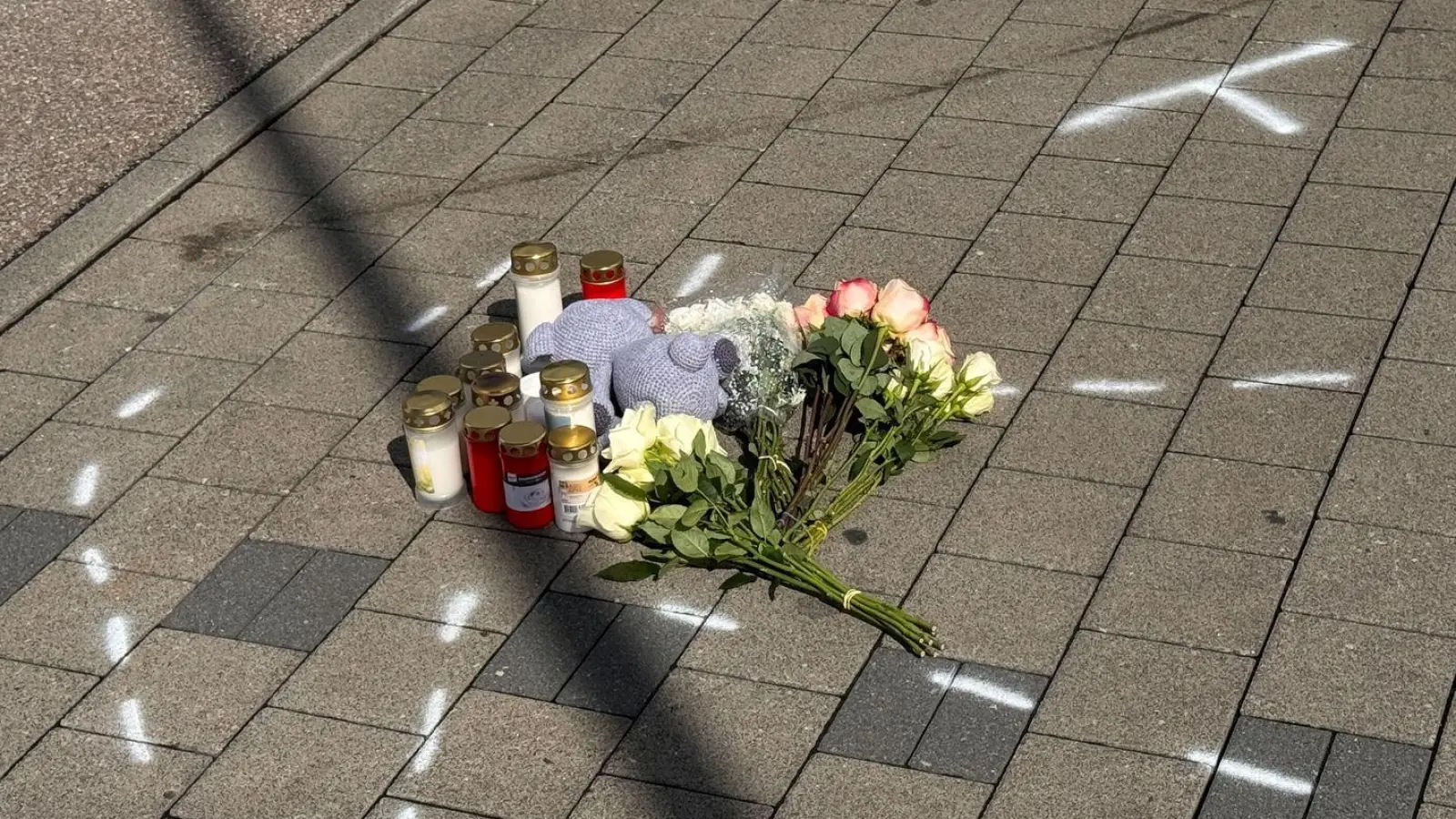 Die Anteilnahme war groß nach dem Tod des 12-Jährigen.  (Archivbild) (Foto: Marijan Murat/dpa)