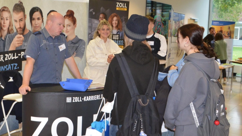 Mehr als 160 Berufsfelder werden im Rahmen der OrientierungsMesse vorgestellt.  (Foto: Peter Tippl)
