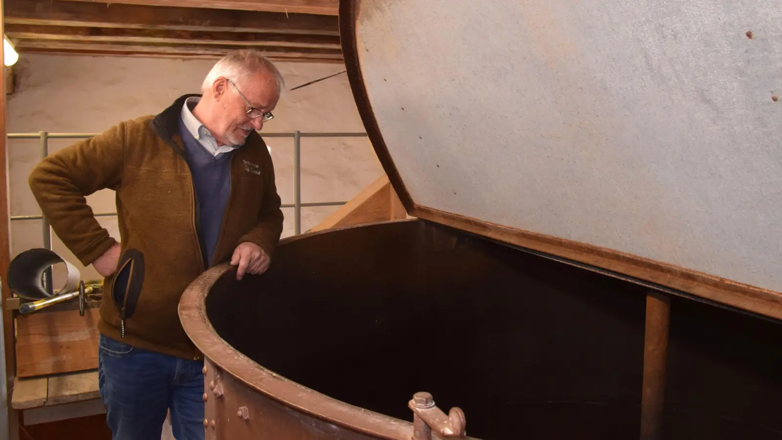 Am Sonntag wird es darin brodeln. Für Braumeister Sigi Brückler wird es der letzte Brautag im Freilandmuseum sein. (Foto: Gerhard Krämer)