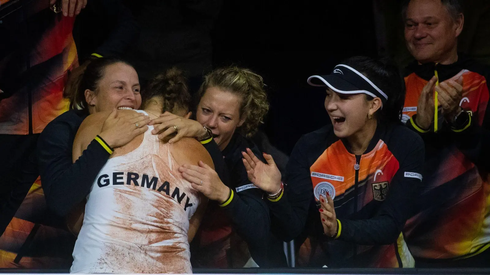 Die deutschen Frauen gewannen gegen Brasilien mit 3:1. (Foto: Christoph Schmidt/dpa)