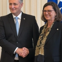 Bayerns Landtagspräsidentin Ilse Aigner wird in Sarajevo vom Staatspräsidenten von Bosnien-Herzegowina empfangen. (Foto: Christoph Trost/dpa)