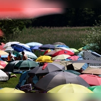 Wer sich am Sonntag noch mal erfrischen möchte, sollte rechtzeitig starten. Am Nachmittag könnte es kräftig gewittern.  (Foto: Karl-Josef Hildenbrand/dpa)