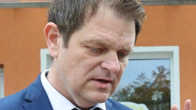 Landrat Martin Meier zeigte sich entsetzt. (Foto: Daniel Löb/dpa)