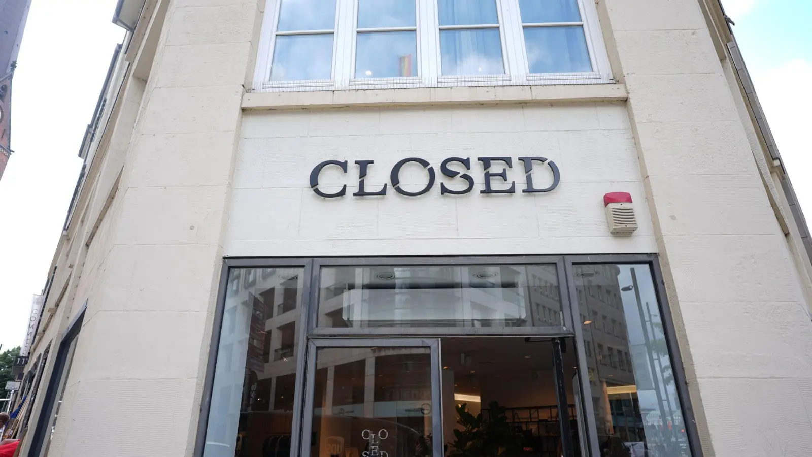 Ein Geschäft der Modemarke Closed in der Hamburger Innenstadt.  (Foto: Marcus Brandt/dpa)