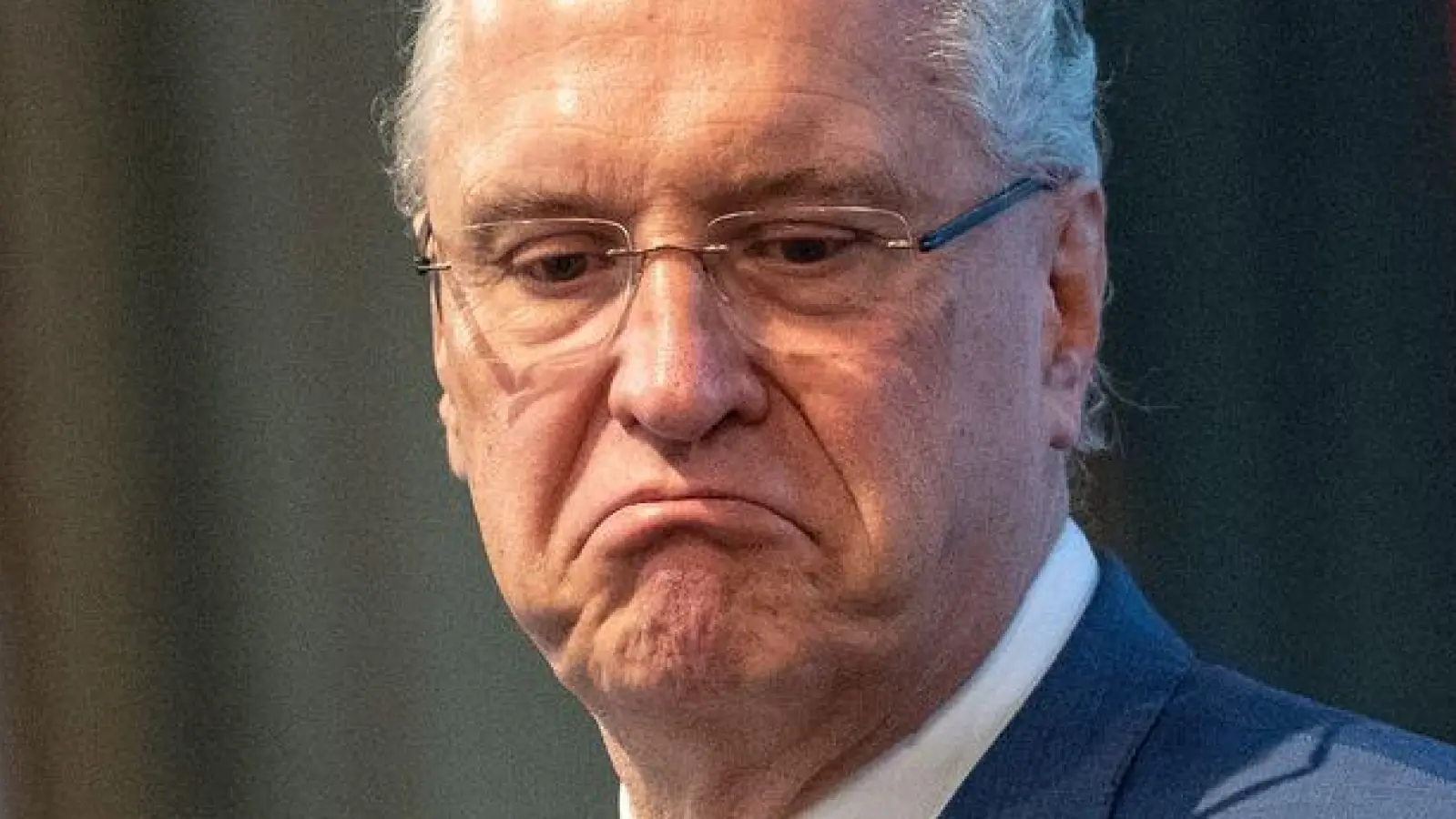 Auch wenn das Berliner Verwaltungsgericht die Zurückweisung von drei Somaliern an der Grenze für unzulässig hielt - Bayerns Innenminister Joachim Herrmann (CSU) will keine Zweifel an der neuen Praxis akzeptieren. (Archivbild) (Foto: Matthias Balk/dpa)