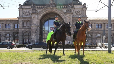 Vor allem am Nelson-Mandela-Platz nahe dem Nürnberger Hauptbahnhof war die Polizei zuletzt verstärkt präsent. (Archivbild) (Foto: Daniel Löb/dpa)