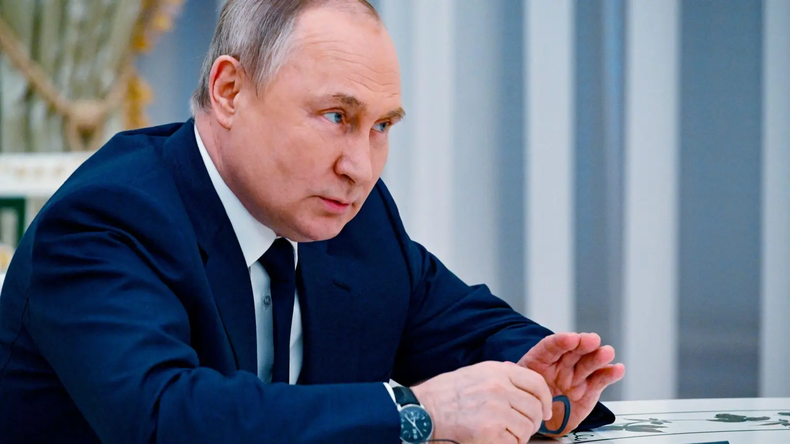 Russlands Präsident Putin ist nach Angaben eines Beraters wieder bereit, mit der Ukraine zu verhandeln. (Foto: Vladimir Astapkovich/Pool Sputnik Kremlin/AP/dpa/Archiv)