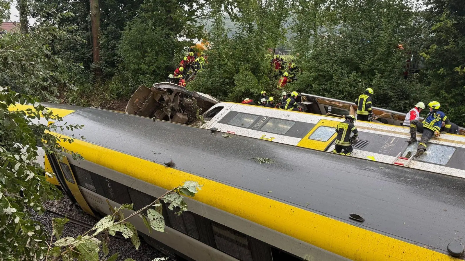 In Baden-Württemberg ist ein Personenzug entgleist. (Foto: Thomas Warnack/dpa)