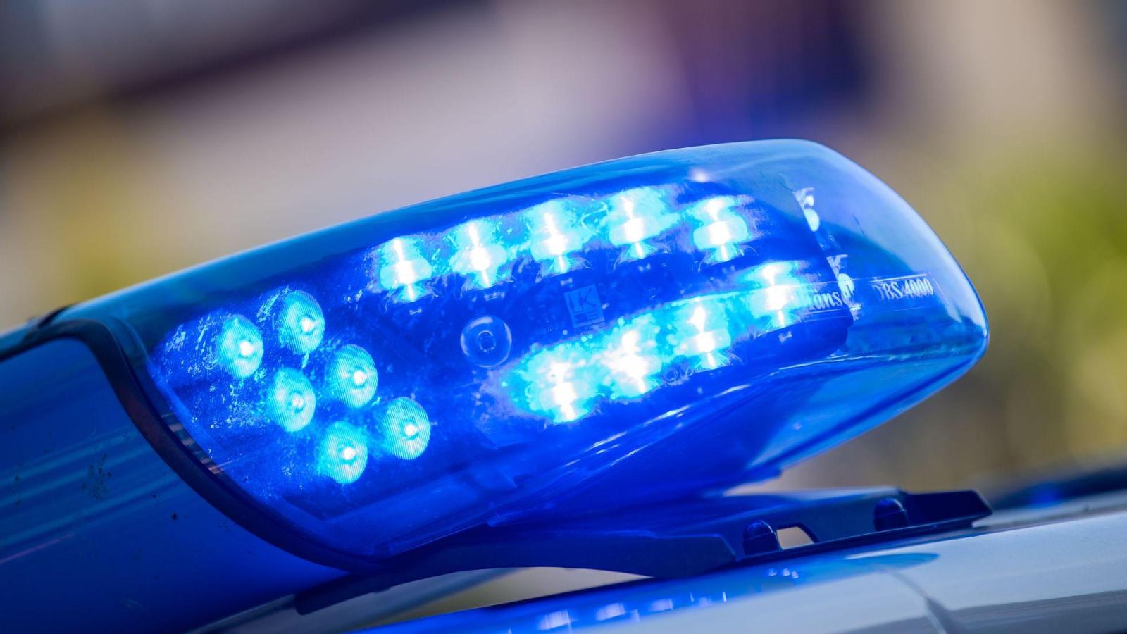 Woman gets stuck with car in Klingenweiher in Wassertrüdingen